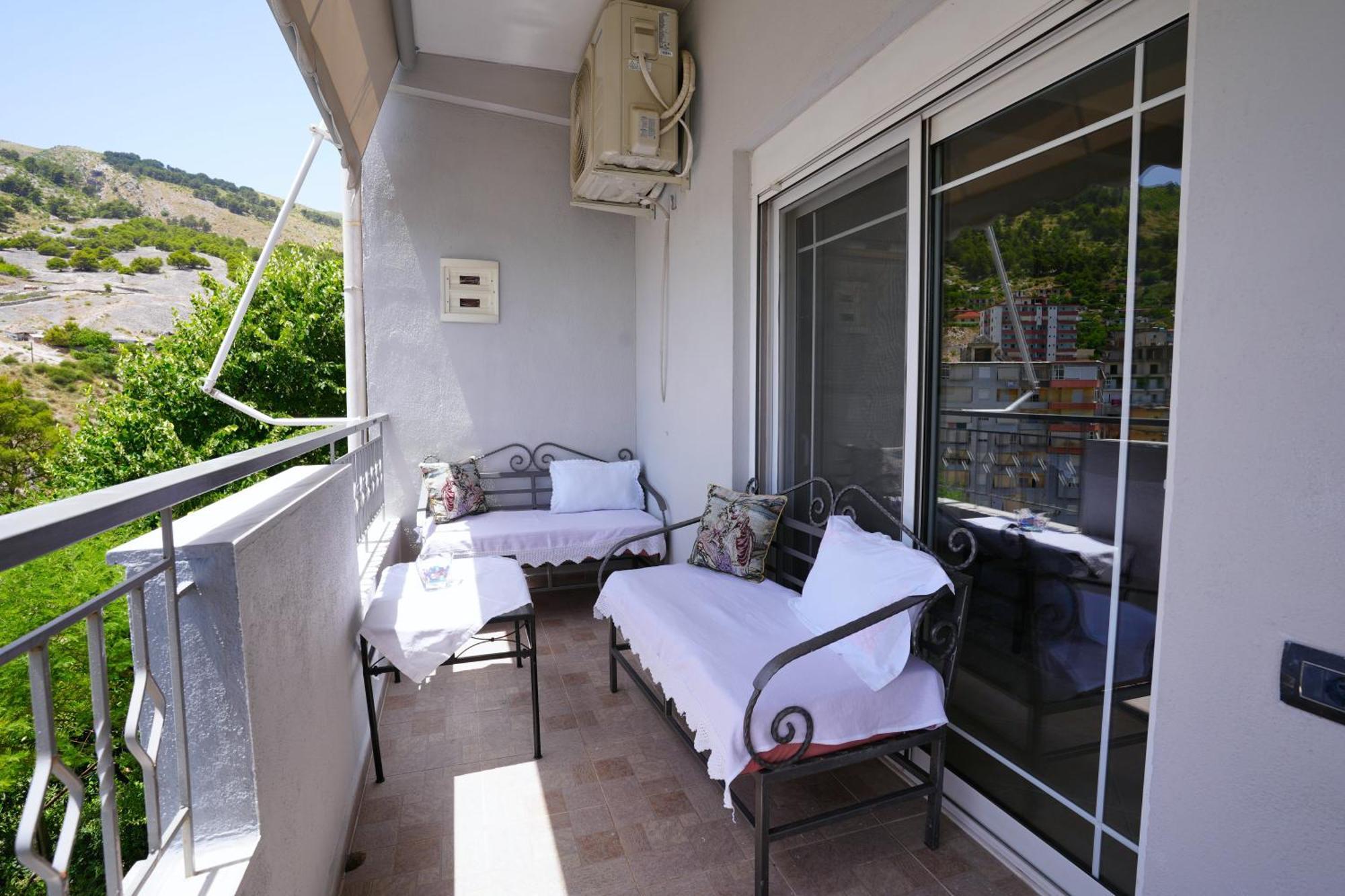 Vila Banushi Gjirokaster Exterior photo